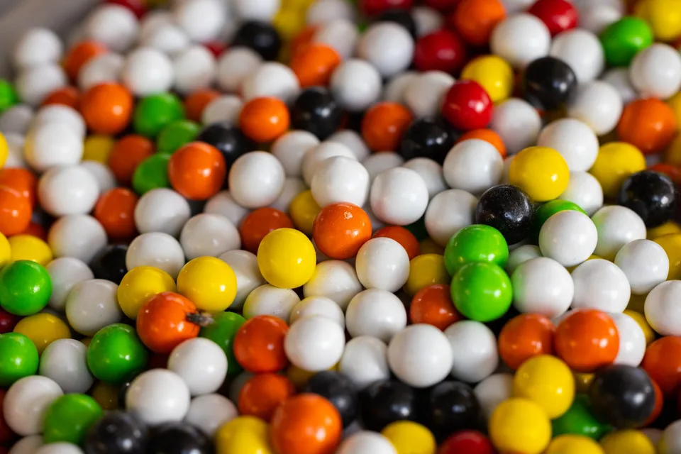Bonbons et chewing-gums colorés